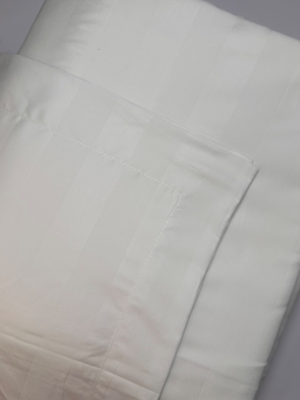 4-Piece Hotel Bedding Set | 200x230cm Duvet Cover + Sheet + 2 Shams - Picture 9 of 10